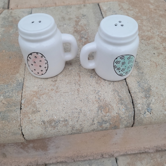 Potter's studio salt and pepper shakers. Box not included - Picture 5 of 5